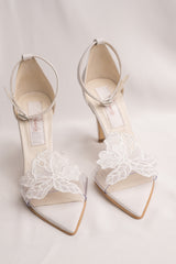 Anne - Bridal sandals with white embroidered flower