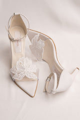 Anne - Bridal sandals with white embroidered flower