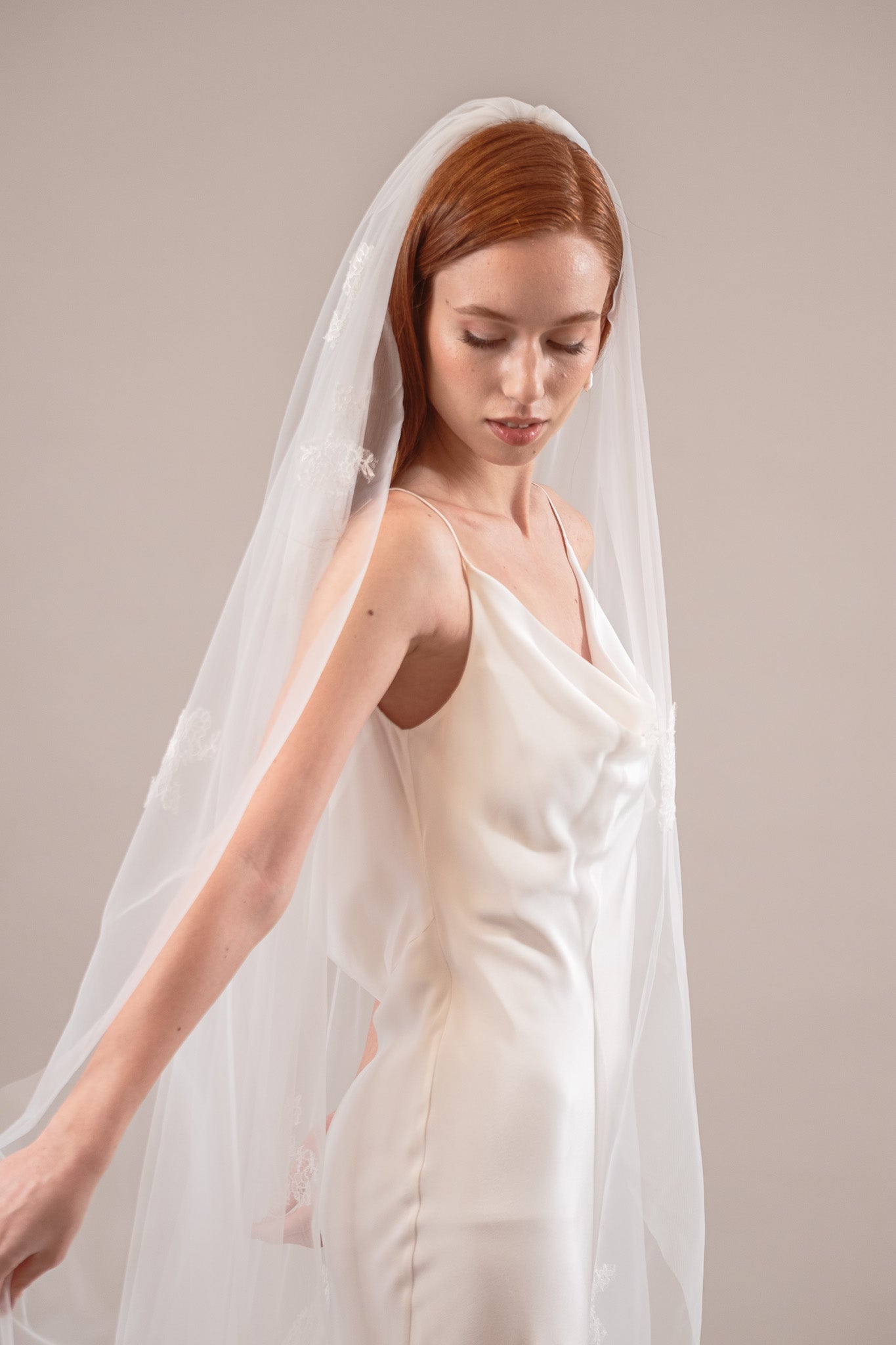 Florisse | Bridal veil with Chantilly lace