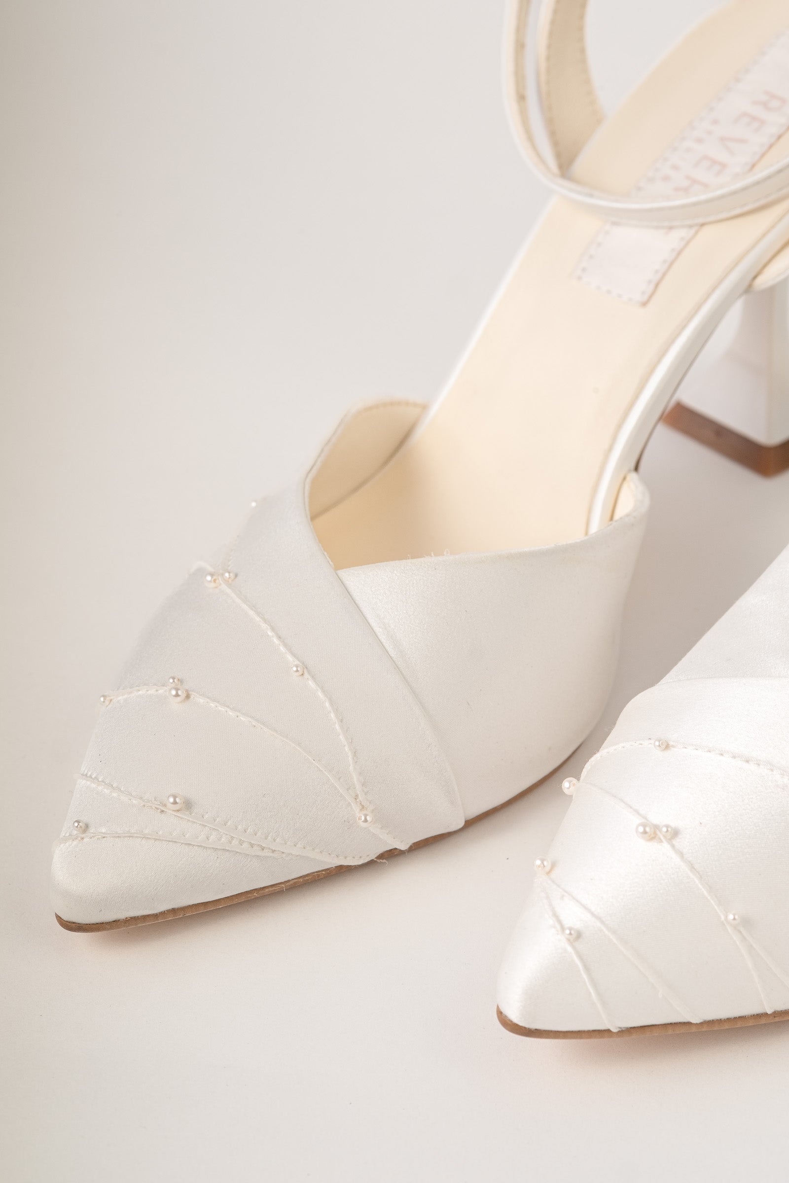 Pantofi de mireasa din piele si matase satinata Aveline