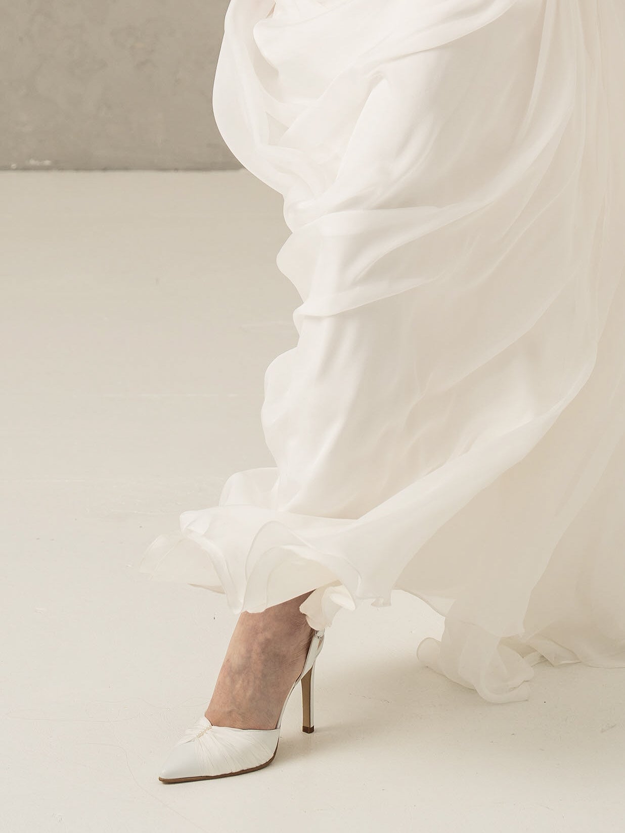 Pantofi mireasă stiletto cu voal și perle Emilly
