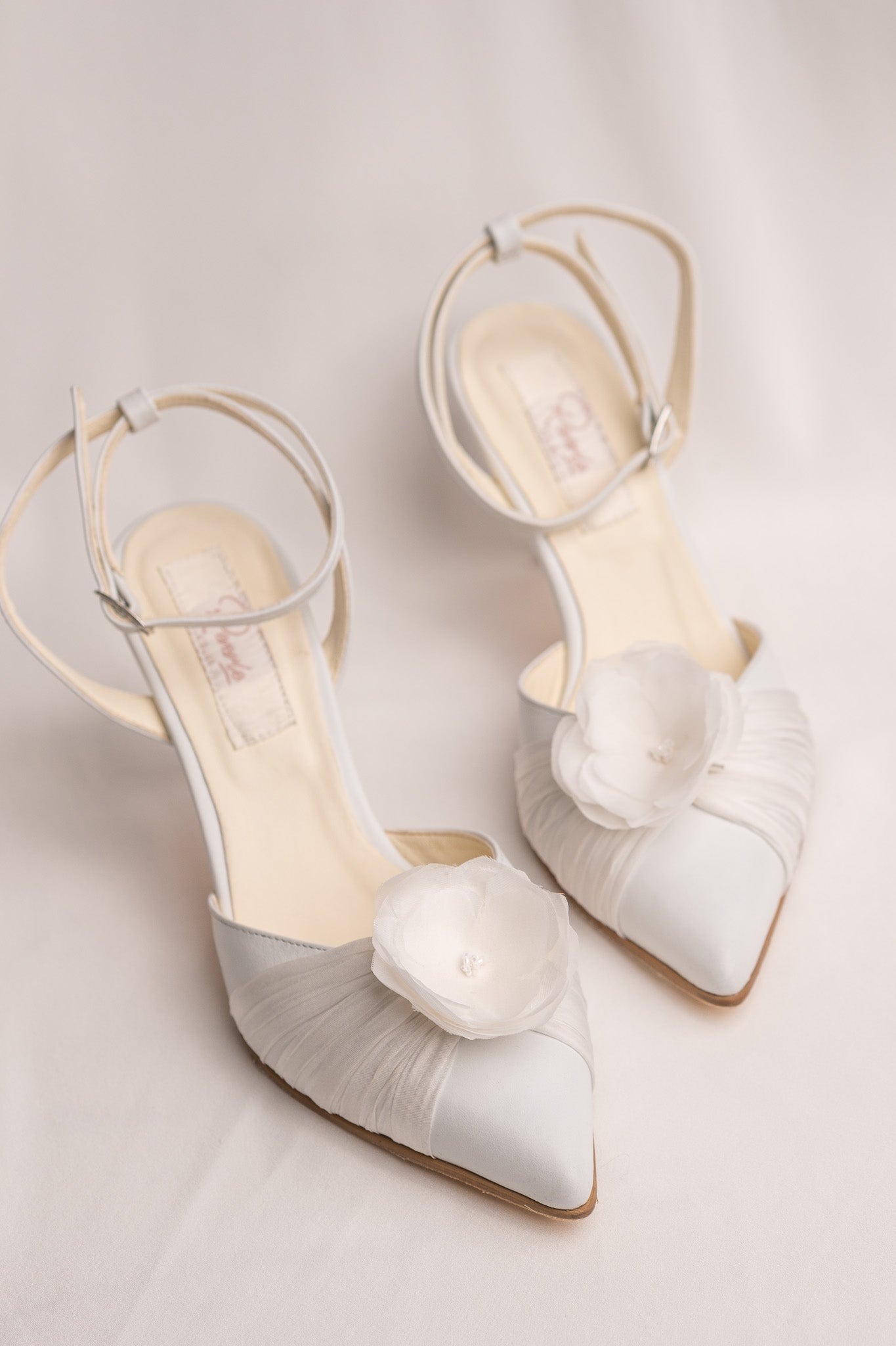 Pantofi mireasa toc cui mic și floare Fleur