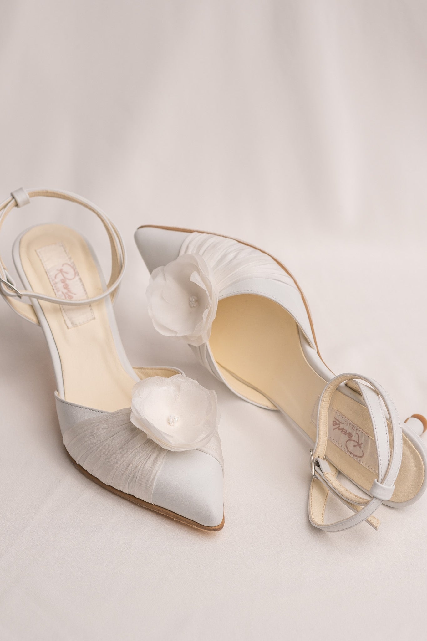 Pantofi mireasa toc cui mic și floare Fleur