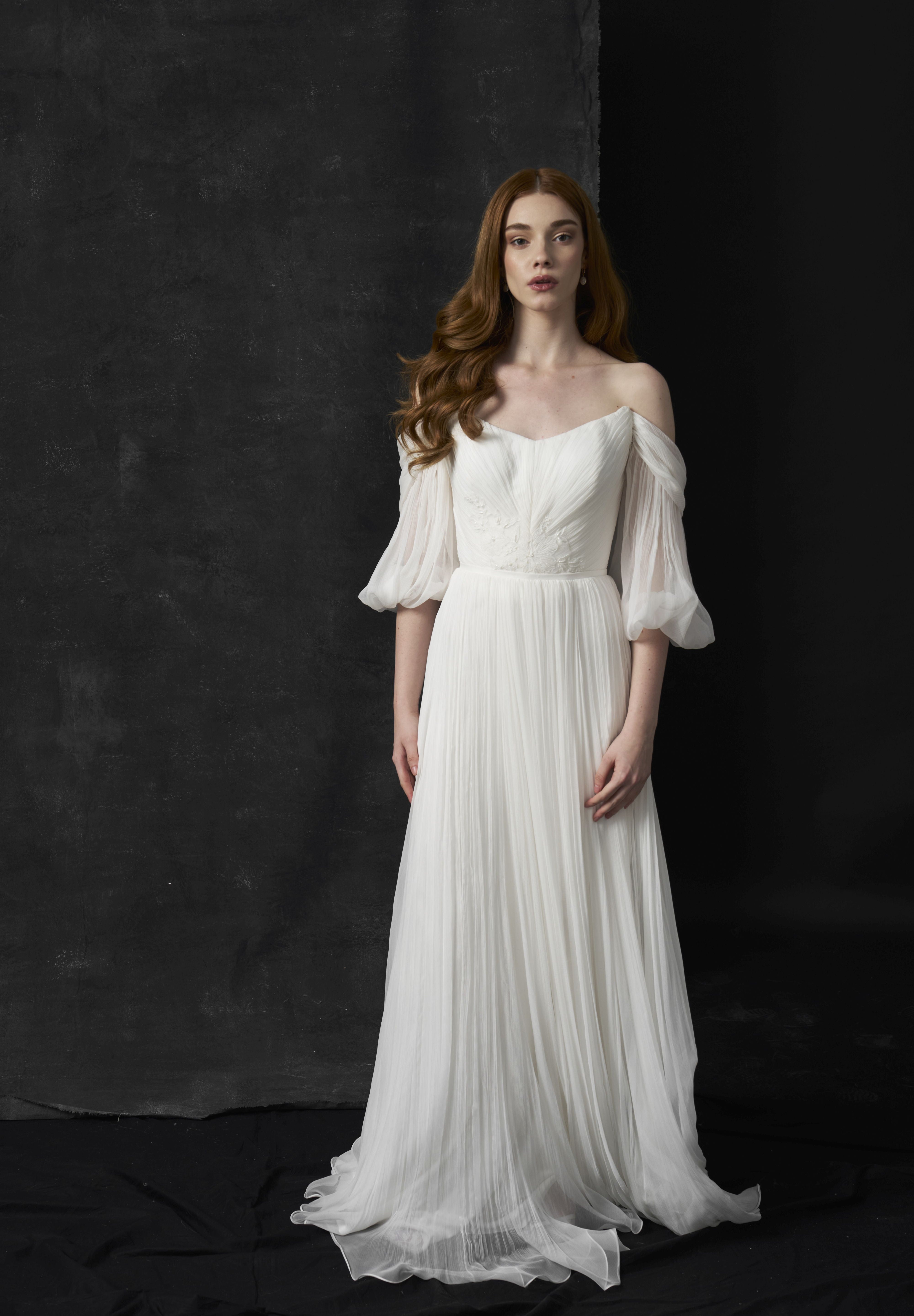 Rochie mireasa cu maneci cazute Kora