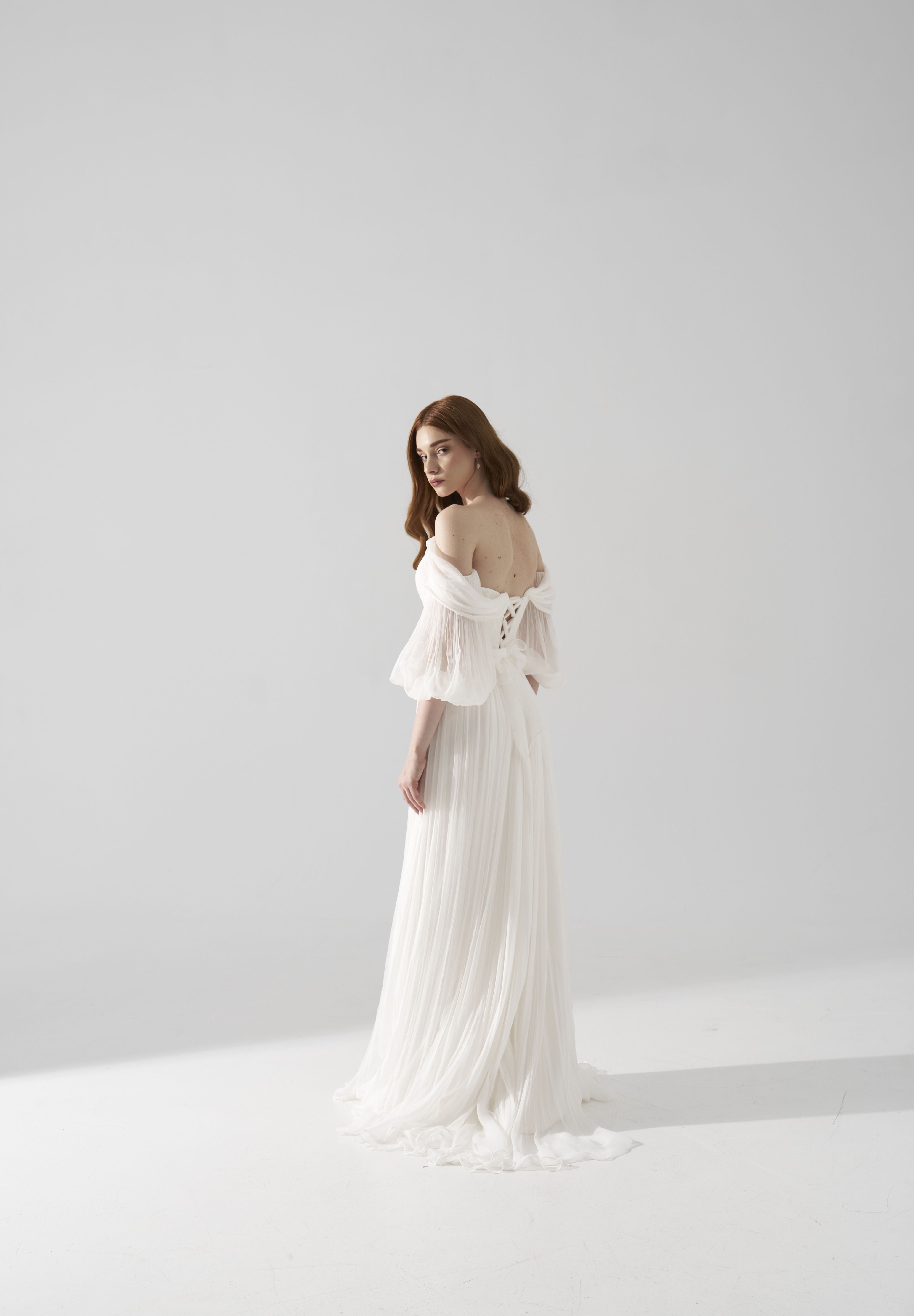 Rochie mireasa cu maneci cazute Kora