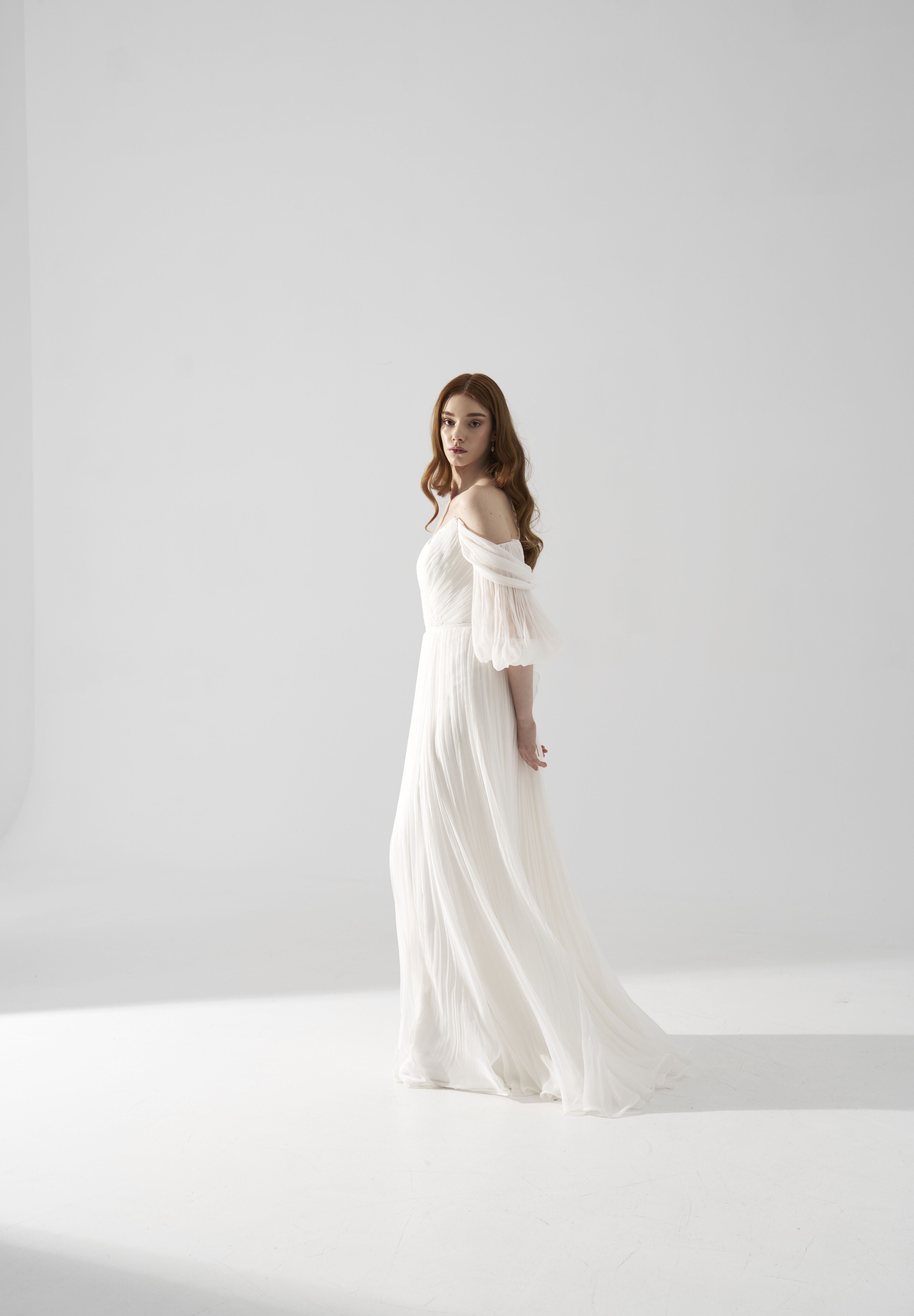 Rochie mireasa cu maneci cazute Kora