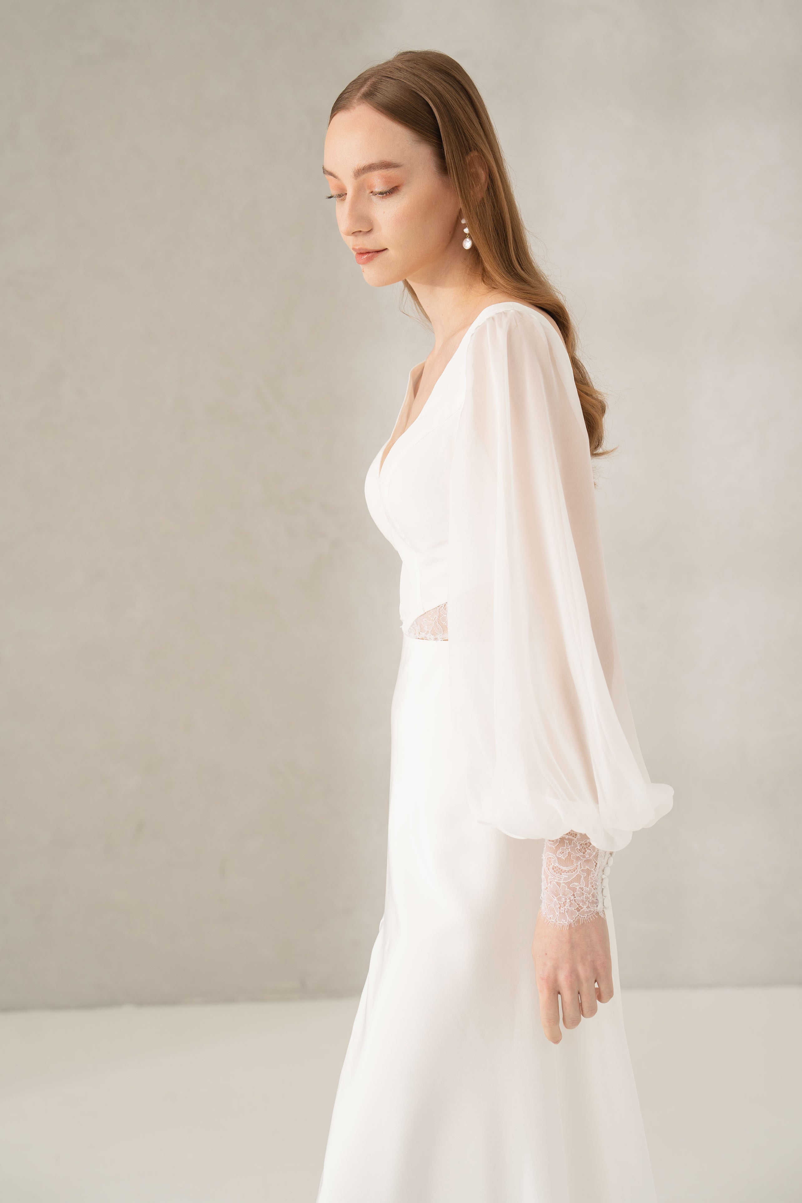 Rochie mireasa decolteu v si maneci Aine