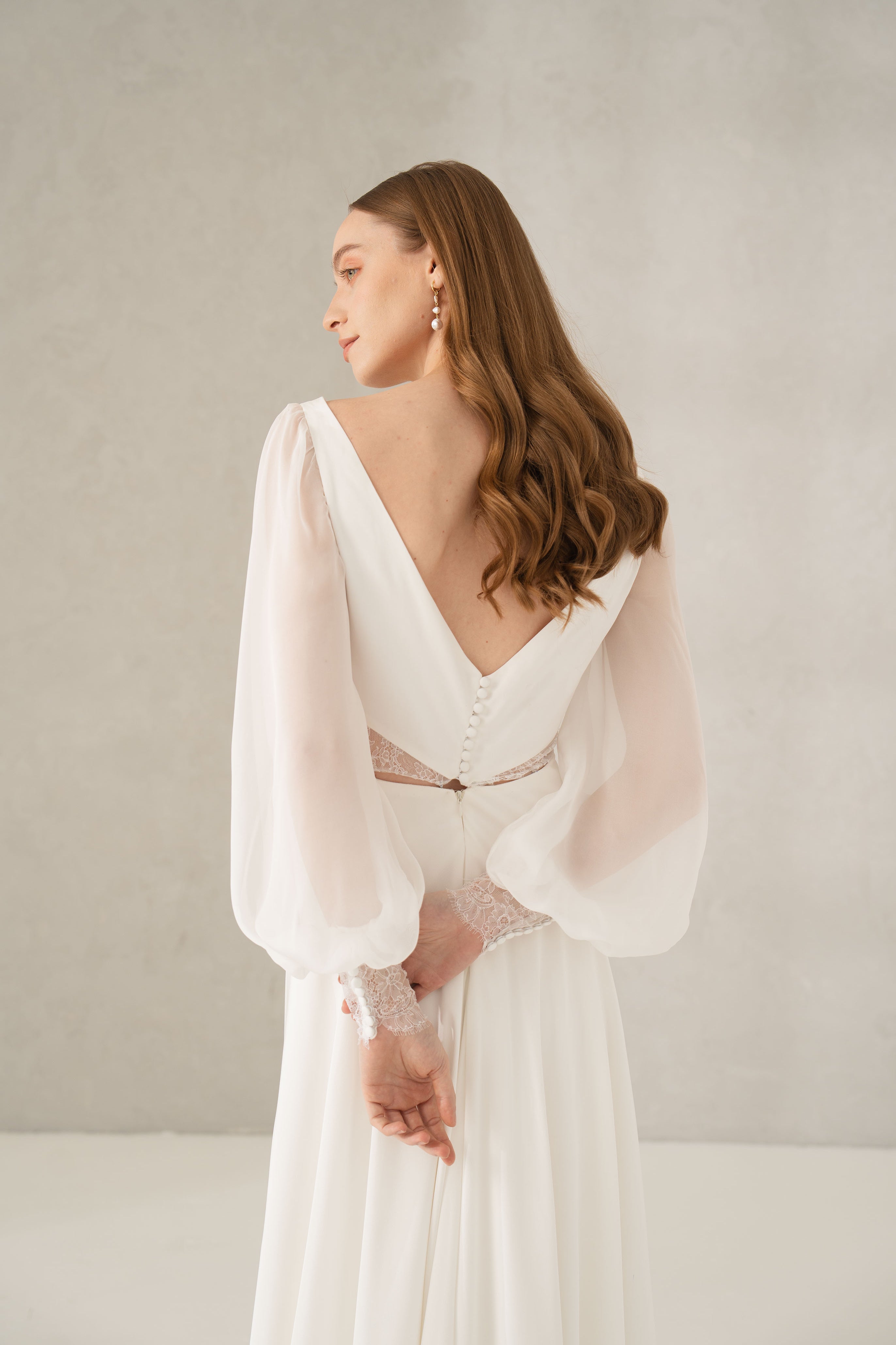 Rochie mireasa decolteu v si maneci Aine