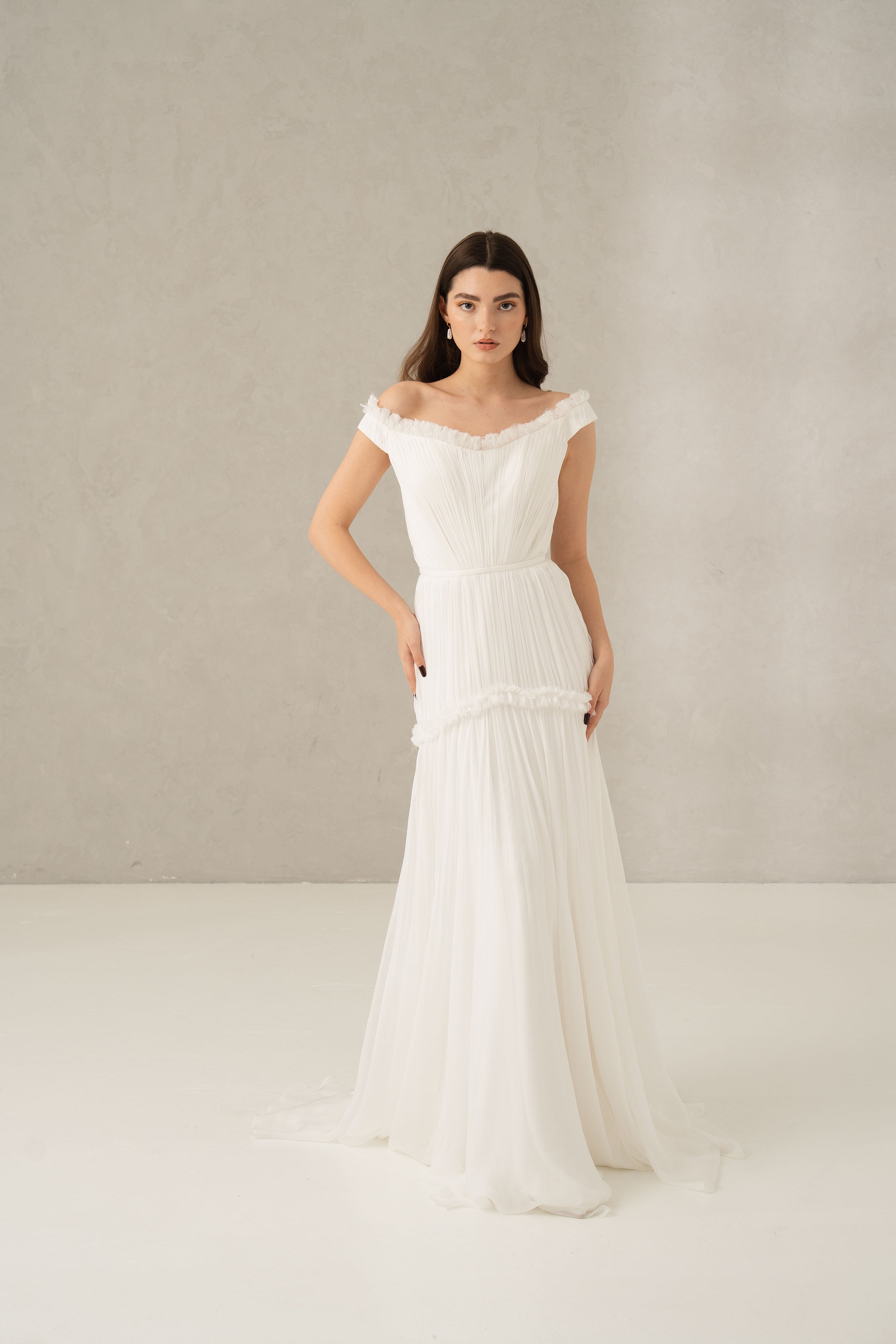 Rochie mireasa drapata umeri cazuti Alessandra