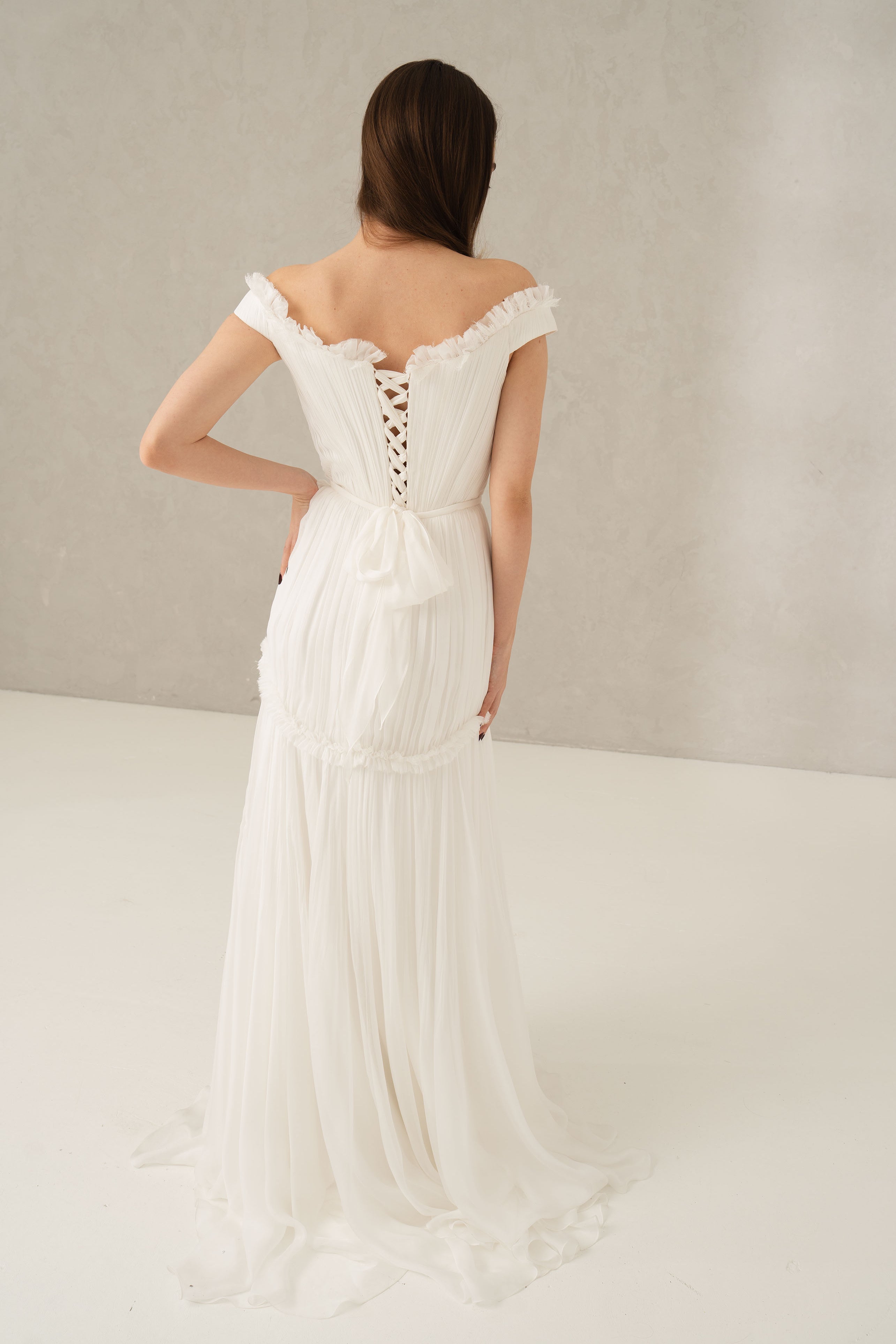 Rochie mireasa drapata umeri cazuti Alessandra