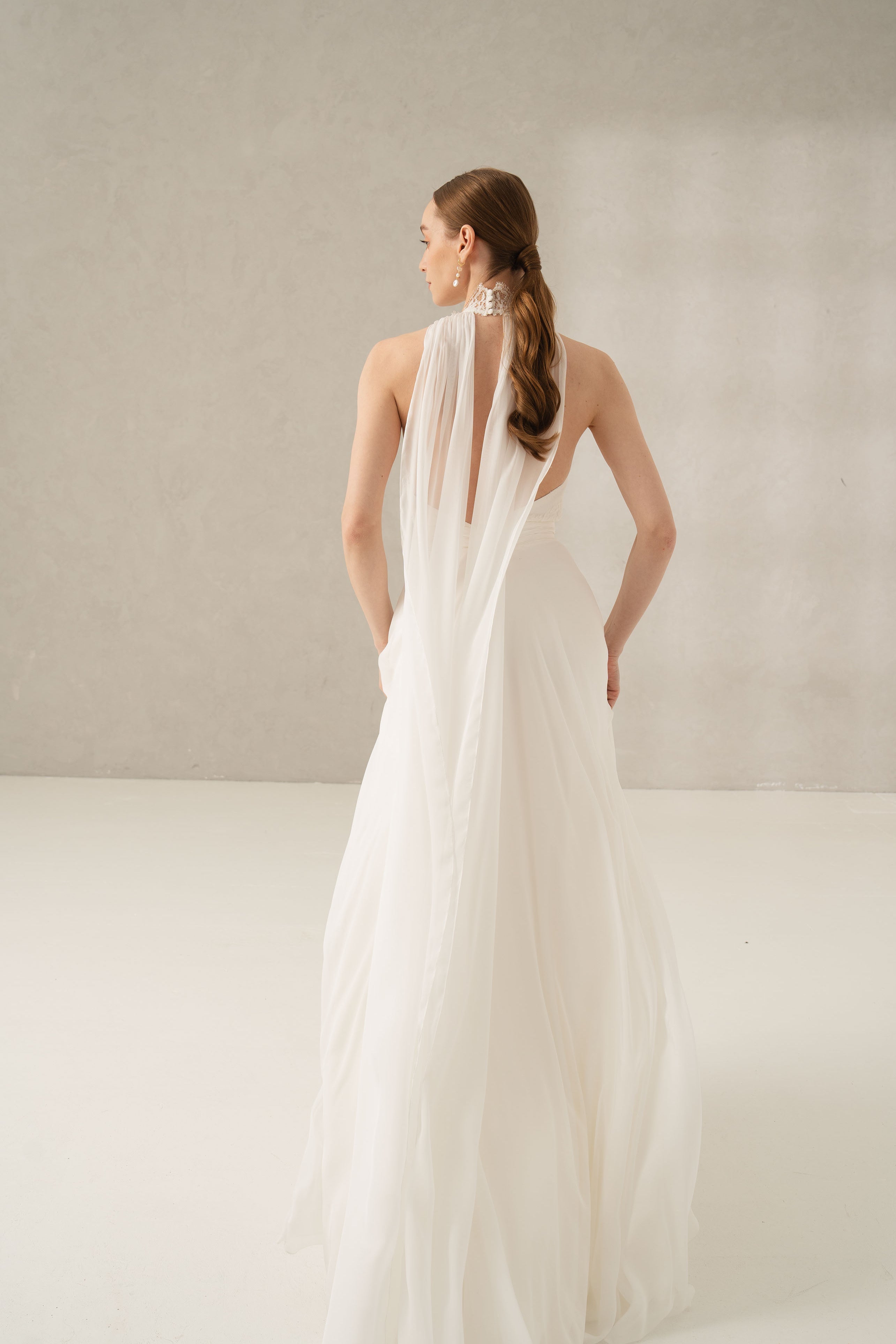 Rochie mireasa halter dantela Beatrice