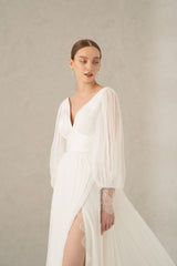 Rochie mireasa maneci si crapatura Aurora