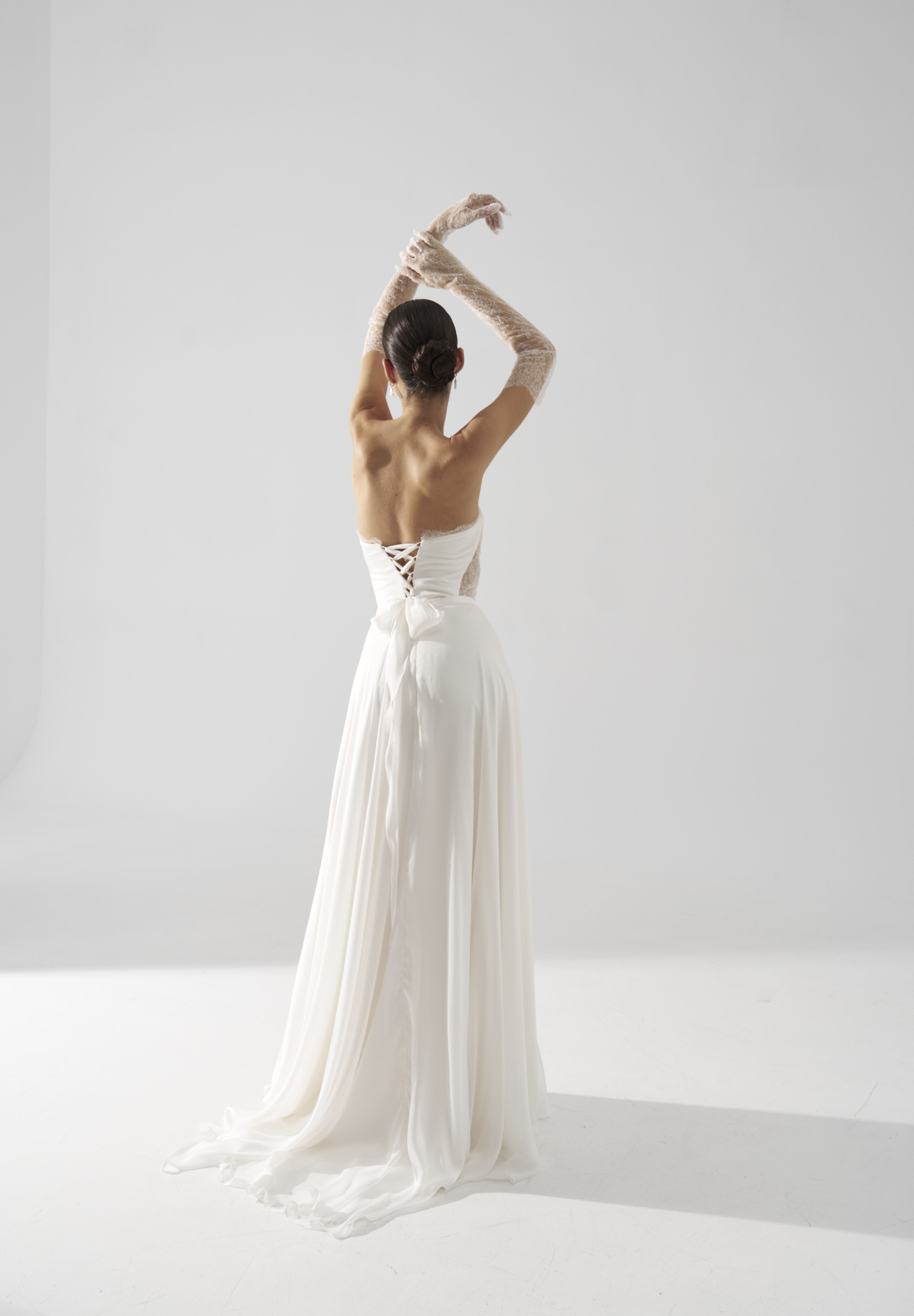 Rochie mireasa matase si dantela Brisa