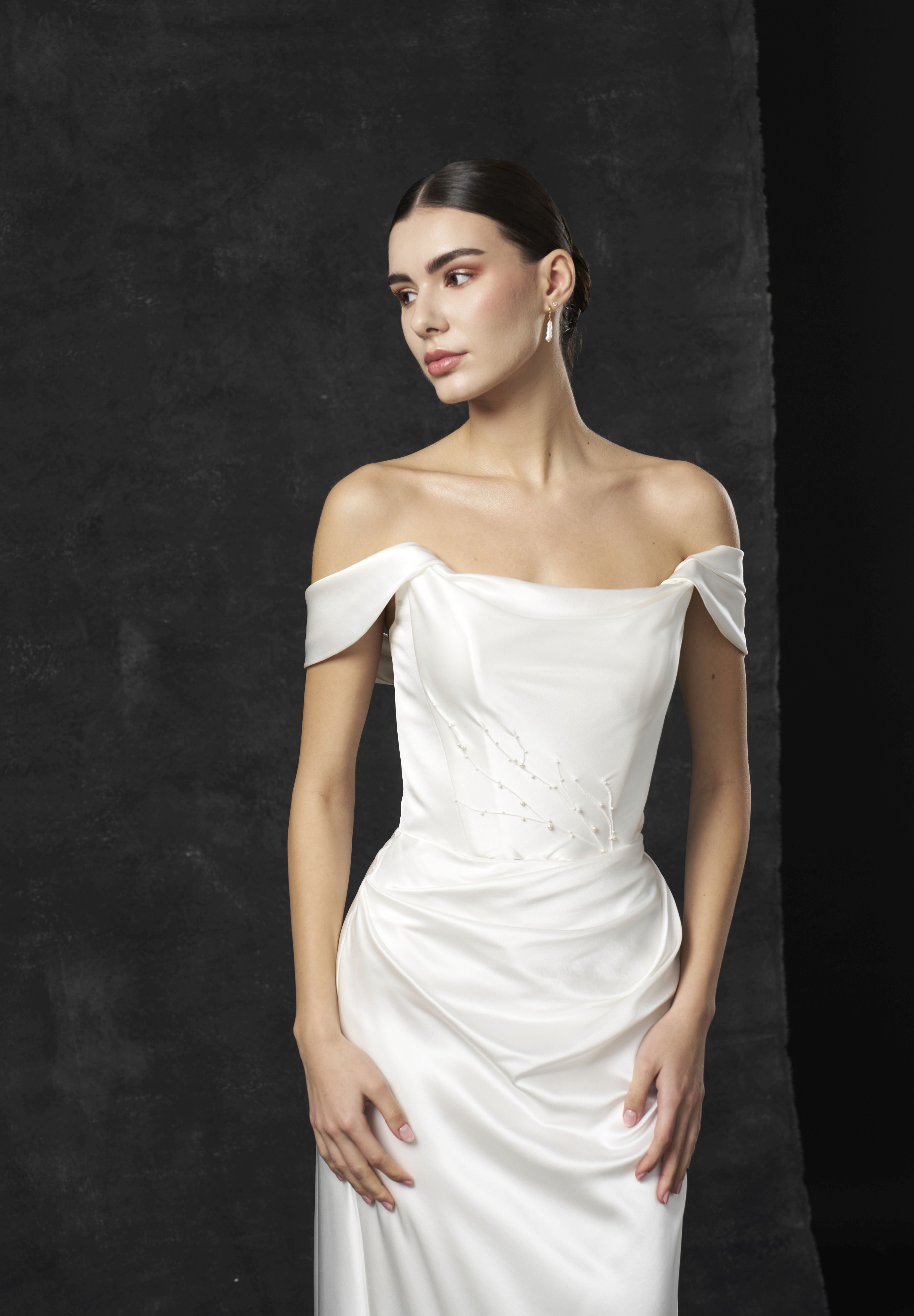 Rochie mireasa satin maneci cazute Amira