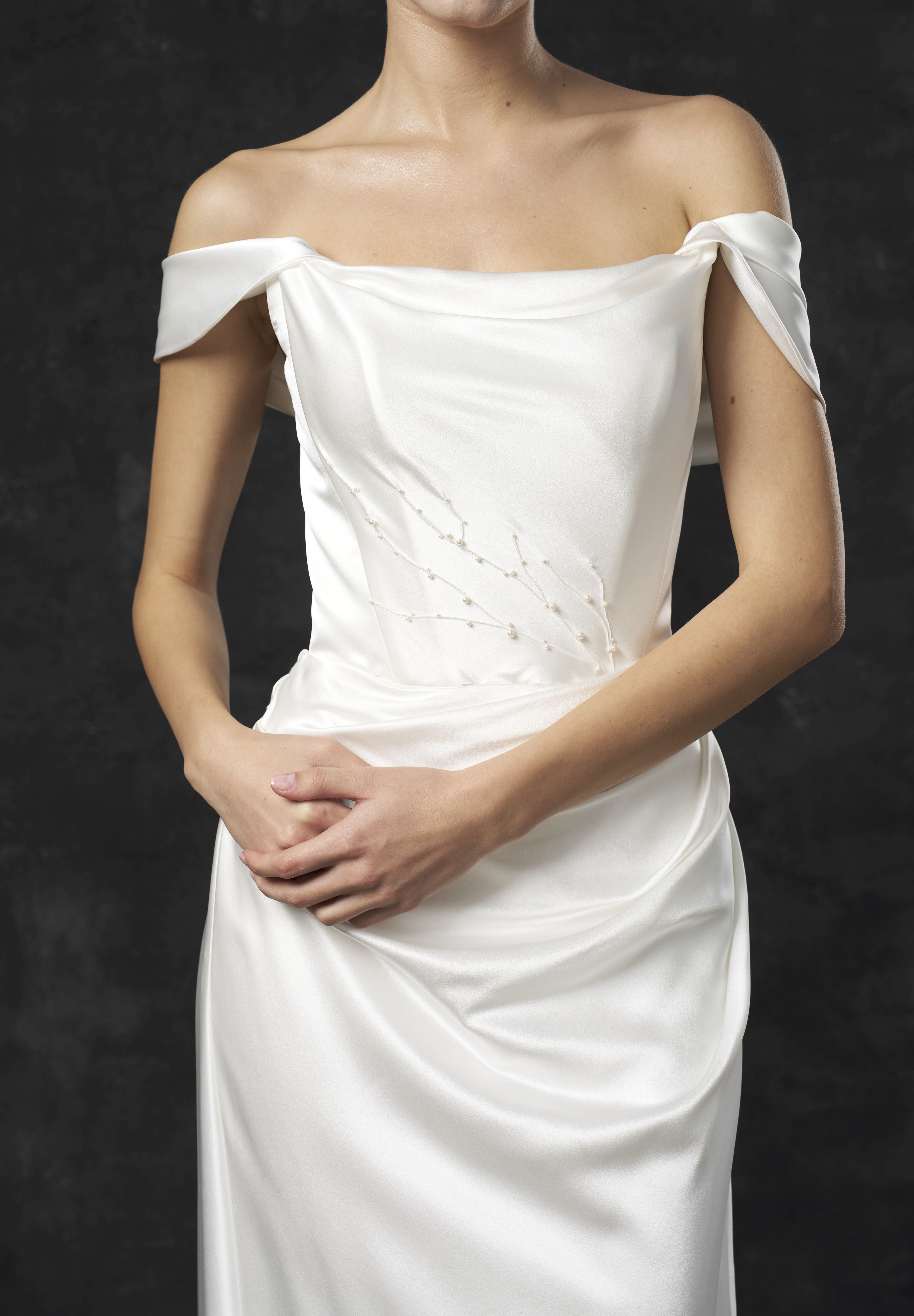 Rochie mireasa satin maneci cazute Amira