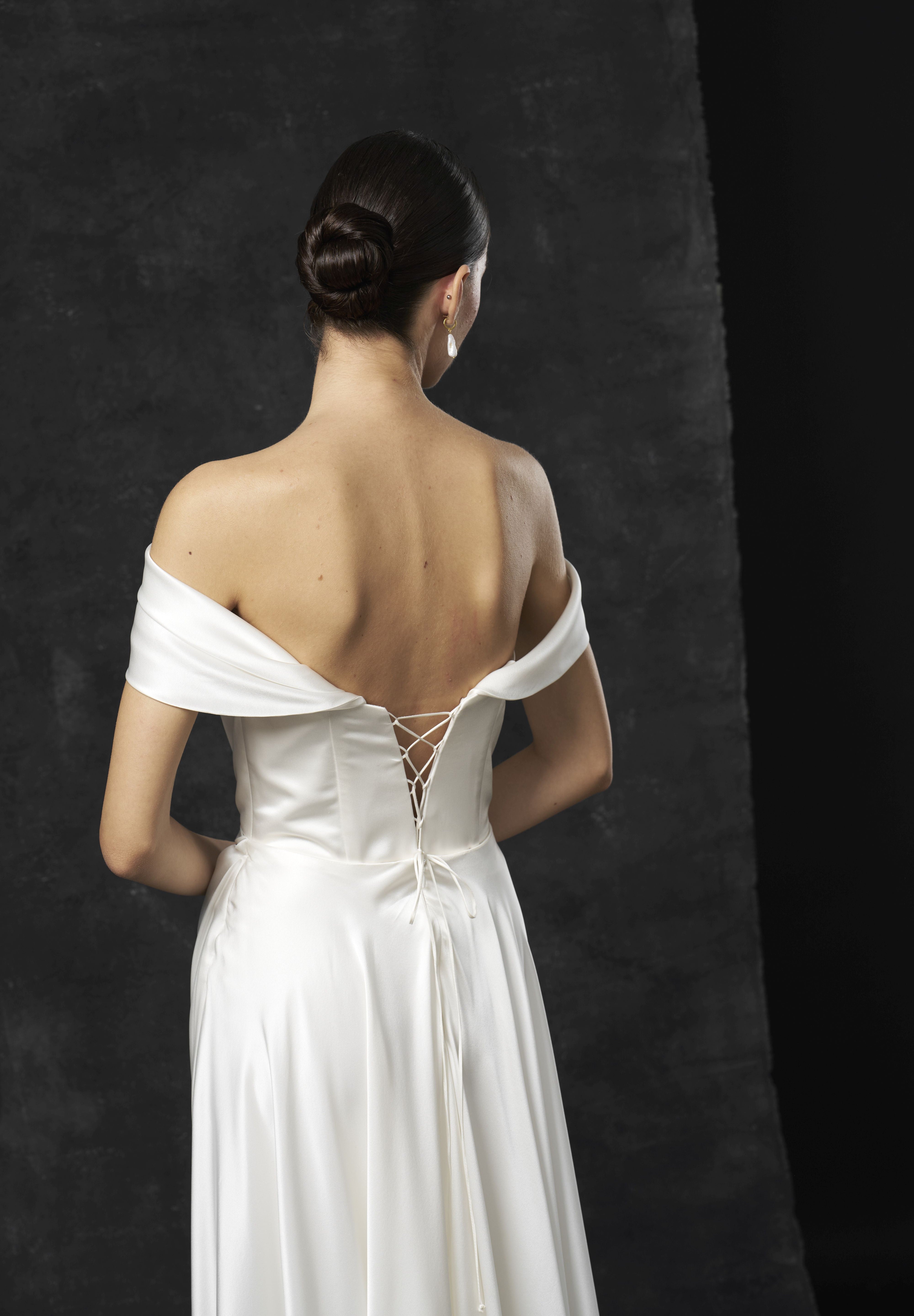 Rochie mireasa satin maneci cazute Amira