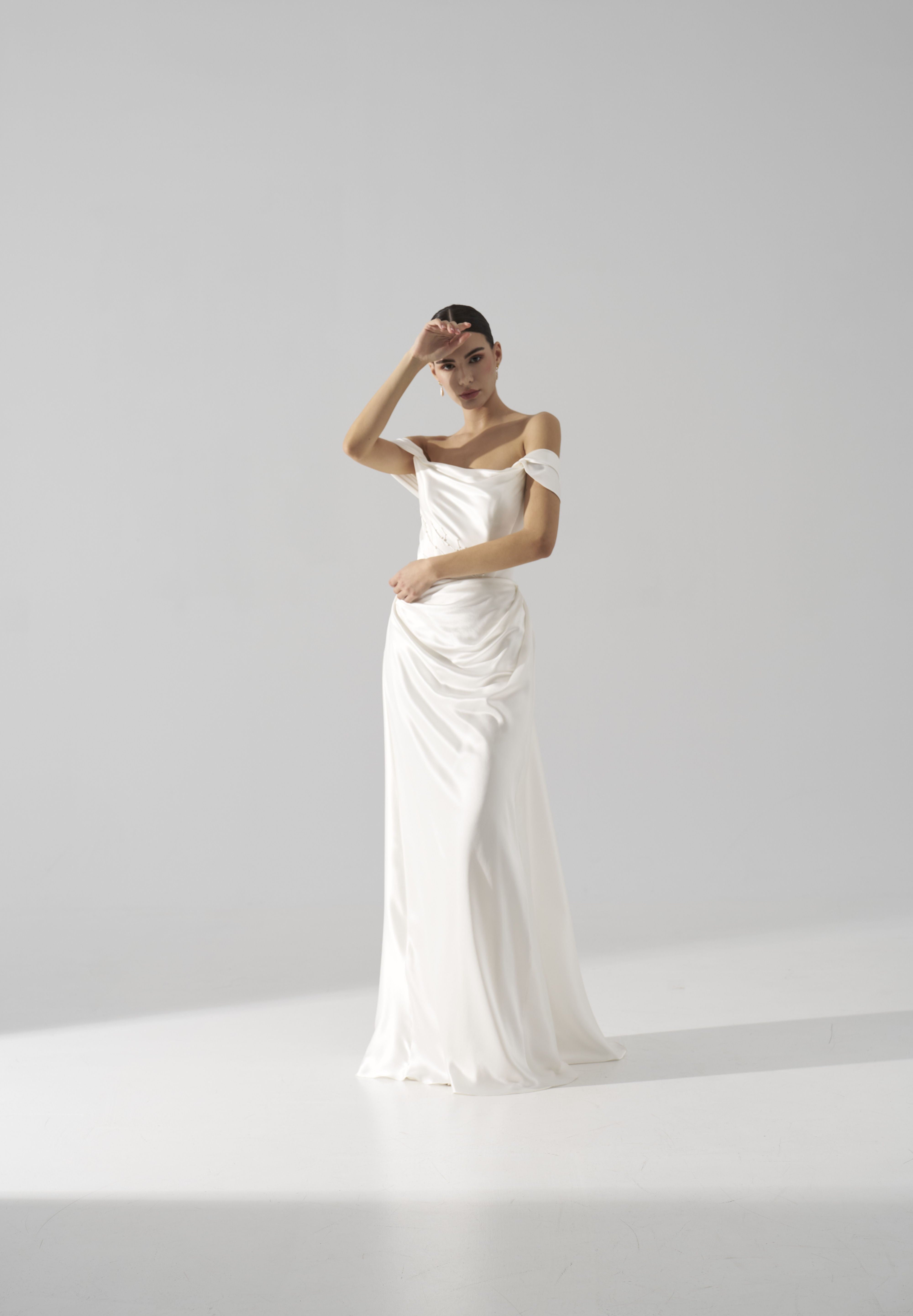 Rochie mireasa satin maneci cazute Amira