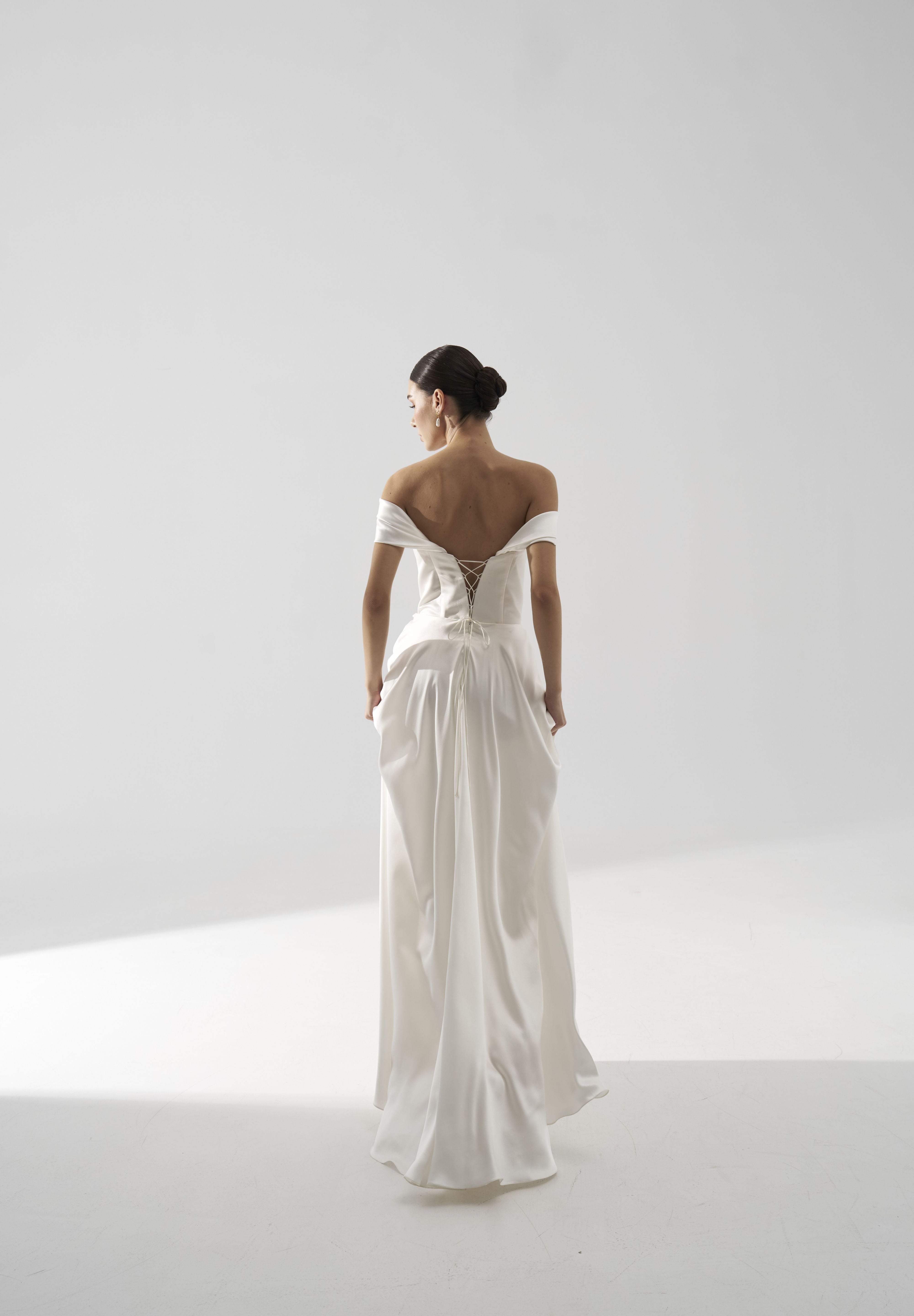 Rochie mireasa satin maneci cazute Amira