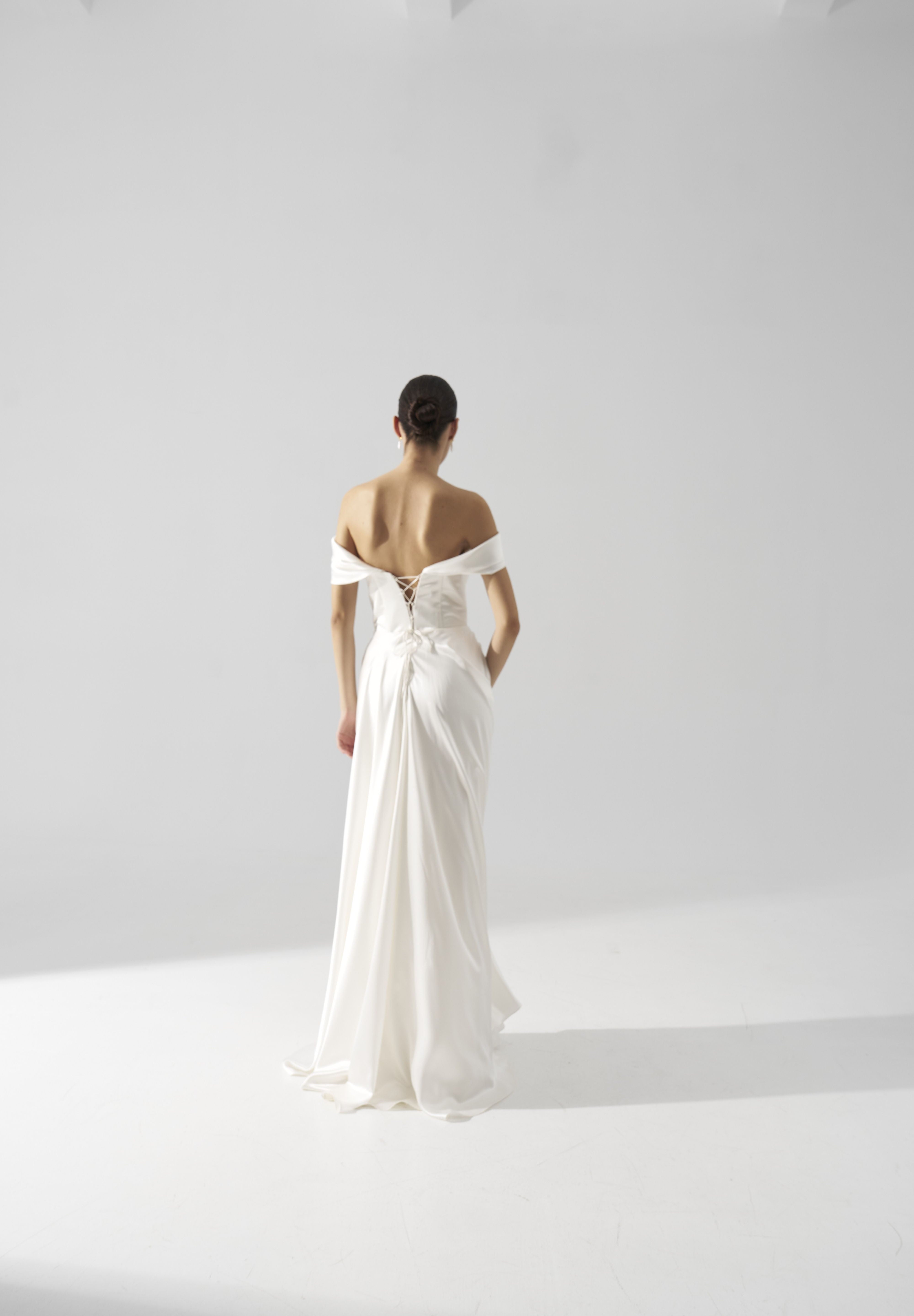 Rochie mireasa satin maneci cazute Amira