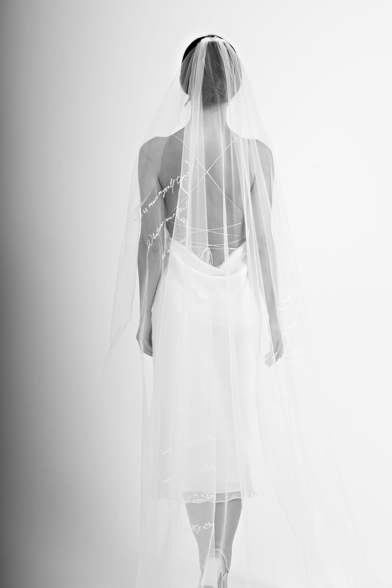 Voal personalizat cu scris brodat Forever