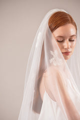 Florisse | Bridal veil with Chantilly lace