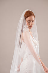 Florisse | Bridal veil with Chantilly lace