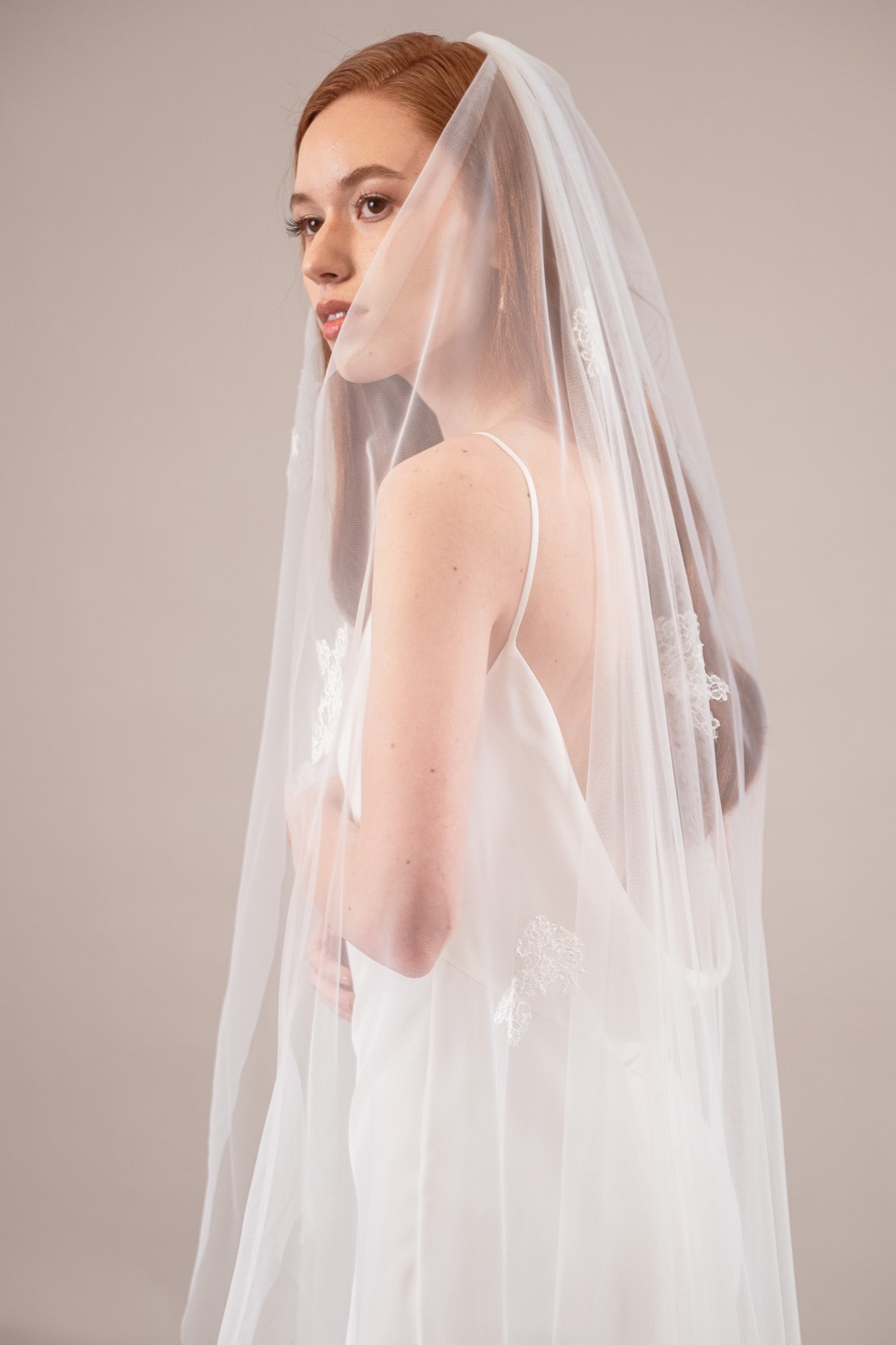 Florisse | Bridal veil with Chantilly lace